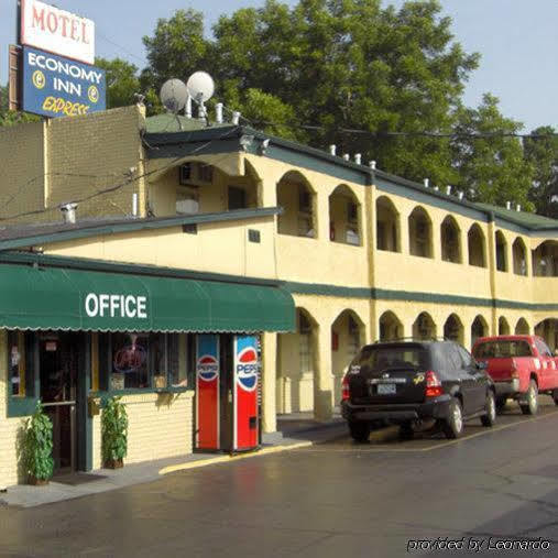 Economy Inn Express Warren מראה חיצוני תמונה